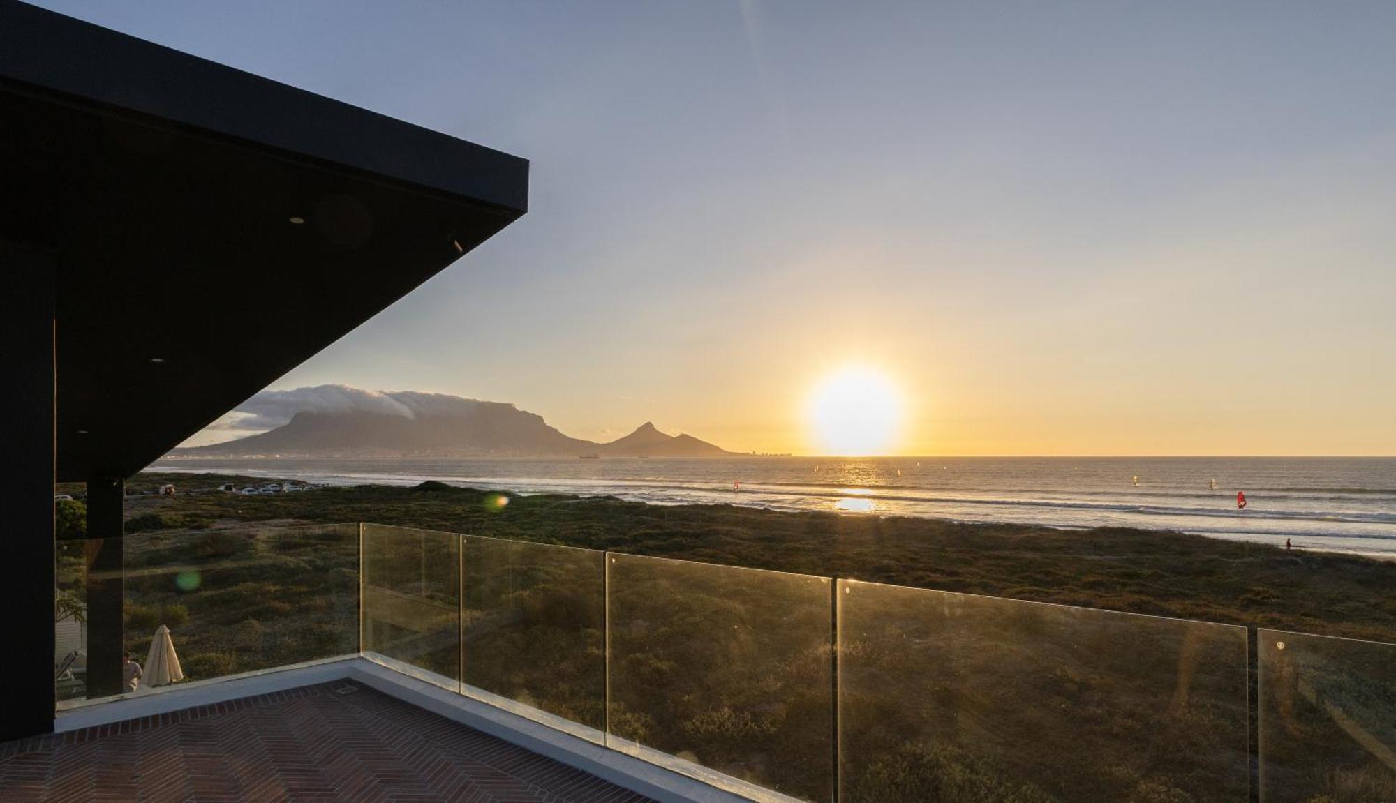 Ocean 9 - Sunset Beachfront Residency Кейптаун Екстериор снимка